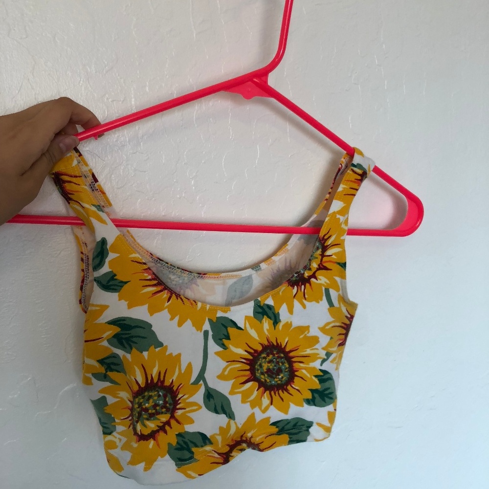 American apparel sunflower crop in Women
